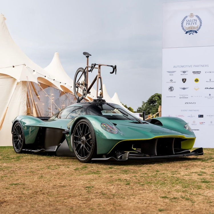 Aston Martin Valkyrie Fahrradträger